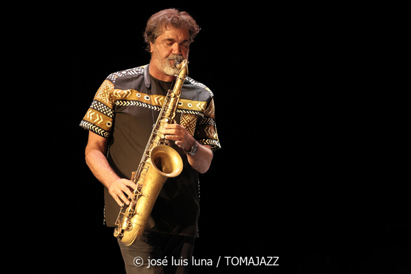 Cuarteto Federal (XI JazzEñe 2025. Teatro Victoria Eugenia, Donosti – San Sebastián. 2025-07-25) Por José Luis Luna Rocafort [INSTANTZZ AKA Galería fotográfica AKA Fotoblog de jazz, impro… y algo más] - Tomajazz - Cuarteto Federal actuó en el XI JazzEñe 2025. José Luis Luna Rocafort lo retrata en INSTANTZZ. Actuaron Kike Perdomo: saxos tenor y soprano Javier Galiana: piano Xacobe Martínez: contrabajo Guillem Arnedo