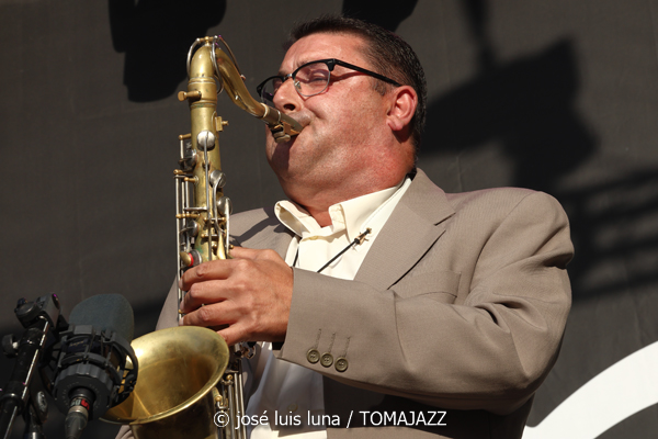 Jessie Gordon Quintet (60 Festival de Jazz de San Sebastián 2025. 2025-07-24) Por José Luis Luna Rocafort [INSTANTZZ AKA Galería fotográfica AKA Fotoblog de jazz, impro… y algo más] - Tomajazz - Jessie Gordon Quintet actuó en el 60 Festival de Jazz de San Sebastián 2025. José Luis Luna Rocafort lo retrata en INSTANTZZ. Actuaron Jessie Gordon, Enric Peidro, Fede Mazzanti, Ignasi González, Xavi Hinojosa