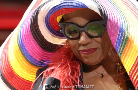 Dee Dee Bridgewater (60 Festival de Jazz de San Sebastián 2025. 2025-07-25) Por José Luis Luna Rocafort [INSTANTZZ AKA Galería fotográfica AKA Fotoblog de jazz, impro… y algo más] - Tomajazz - Dee Dee Bridgewater actuó en el 60 Festival de Jazz de San Sebastián 2025. José Luis Luna Rocafort la retrata en INSTANTZZ. Actuaron Dee Dee Bridgewater, Carmen Staaf, Rosa Brunello, Shirazette Tinnin