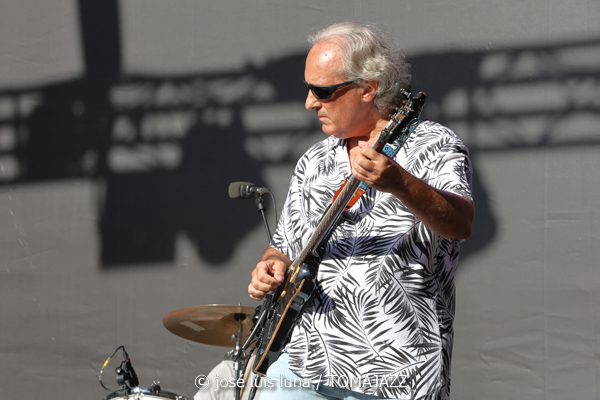 Thomas Camille (60 Festival de Jazz de San Sebastián 2025. 2025-07-24) Por José Luis Luna Rocafort [INSTANTZZ AKA Galería fotográfica AKA Fotoblog de jazz, impro… y algo más] - Tomajazz - Thomas Camille actuó en el 60 Festival de Jazz de San Sebastián 2025. José Luis Luna Rocafort lo retrata en INSTANTZZ. Thomas Camille, Tomás Lizardi, Álvaro Ginés, Jorge González