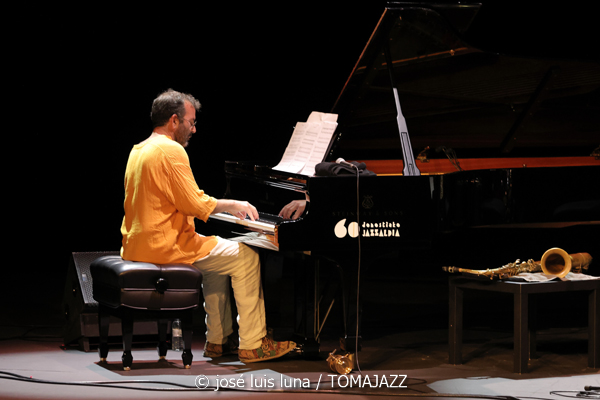 Cuarteto Federal (XI JazzEñe 2025. Teatro Victoria Eugenia, Donosti – San Sebastián. 2025-07-25) Por José Luis Luna Rocafort [INSTANTZZ AKA Galería fotográfica AKA Fotoblog de jazz, impro… y algo más] - Tomajazz - Cuarteto Federal actuó en el XI JazzEñe 2025. José Luis Luna Rocafort lo retrata en INSTANTZZ. Actuaron Kike Perdomo: saxos tenor y soprano Javier Galiana: piano Xacobe Martínez: contrabajo Guillem Arnedo