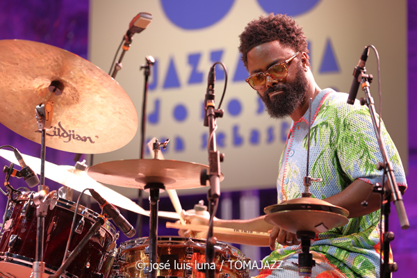 Dave Holland / Chris Potter: Kismet (60 Festival de Jazz de San Sebastián 2025. 2025-07-26) Por José Luis Luna Rocafort [INSTANTZZ AKA Galería fotográfica AKA Fotoblog de jazz, impro… y algo más] - Tomajazz - Dave Holland / Chris Potter actuaron con Kismet en el 60 Festival de Jazz de San Sebastián 2025. José Luis Luna Rocafort lo retrata en INSTANTZZ. Con Dave Holland, Chris Potter, Marcus Gilmore