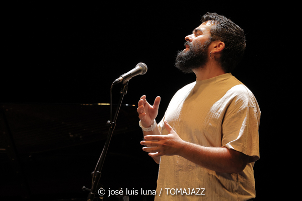 Eme Eme Project (XI JazzEñe 2025. Teatro Victoria Eugenia, Donosti – San Sebastián. 2025-07-25) Por José Luis Luna Rocafort [INSTANTZZ AKA Galería fotográfica AKA Fotoblog de jazz, impro… y algo más] - Tomajazz - Eme Eme Project de Marta Mansilla actuó en XI JazzEñe 2025 en San Sebastián. José Luis Luna Rocafort retrata el concierto en INSTANTZZ. Actuaron Marta Mansilla, David Sancho, Antonio Tomás Sepúlveda, Jesús Caparrós, Rodrigo Ballesteros