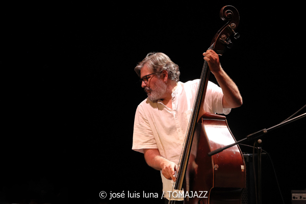 Cuarteto Federal (XI JazzEñe 2025. Teatro Victoria Eugenia, Donosti – San Sebastián. 2025-07-25) Por José Luis Luna Rocafort [INSTANTZZ AKA Galería fotográfica AKA Fotoblog de jazz, impro… y algo más] - Tomajazz - Cuarteto Federal actuó en el XI JazzEñe 2025. José Luis Luna Rocafort lo retrata en INSTANTZZ. Actuaron Kike Perdomo: saxos tenor y soprano Javier Galiana: piano Xacobe Martínez: contrabajo Guillem Arnedo