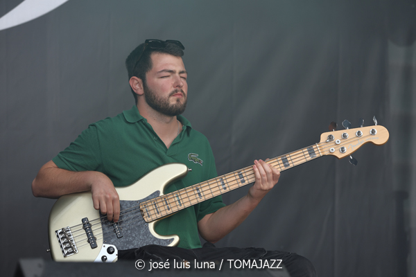 Eneko Diéguez Quartet (60 Festival de Jazz de San Sebastián 2025. 2025-07-25) Por José Luis Luna Rocafort [INSTANTZZ AKA Galería fotográfica AKA Fotoblog de jazz, impro… y algo más] - Tomajazz - Eneko Diéguez Quartet actuó en el 60 Festival de Jazz de San Sebastián 2025. José Luis Luna Rocafort lo retrata en INSTANTZZ. Actuaron Eneko Diéguez, Raúl Pérez, Nicolás Alvear, Eneko Arbea