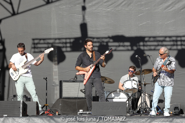 Thomas Camille (60 Festival de Jazz de San Sebastián 2025. 2025-07-24) Por José Luis Luna Rocafort [INSTANTZZ AKA Galería fotográfica AKA Fotoblog de jazz, impro… y algo más] - Tomajazz - Thomas Camille actuó en el 60 Festival de Jazz de San Sebastián 2025. José Luis Luna Rocafort lo retrata en INSTANTZZ. Thomas Camille, Tomás Lizardi, Álvaro Ginés, Jorge González