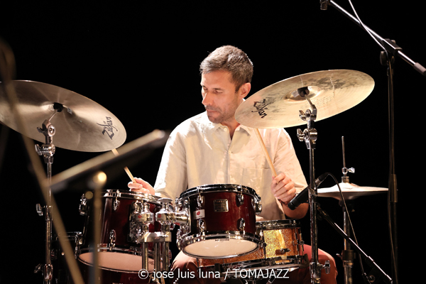 Cuarteto Federal (XI JazzEñe 2025. Teatro Victoria Eugenia, Donosti – San Sebastián. 2025-07-25) Por José Luis Luna Rocafort [INSTANTZZ AKA Galería fotográfica AKA Fotoblog de jazz, impro… y algo más] - Tomajazz - Cuarteto Federal actuó en el XI JazzEñe 2025. José Luis Luna Rocafort lo retrata en INSTANTZZ. Actuaron Kike Perdomo: saxos tenor y soprano Javier Galiana: piano Xacobe Martínez: contrabajo Guillem Arnedo