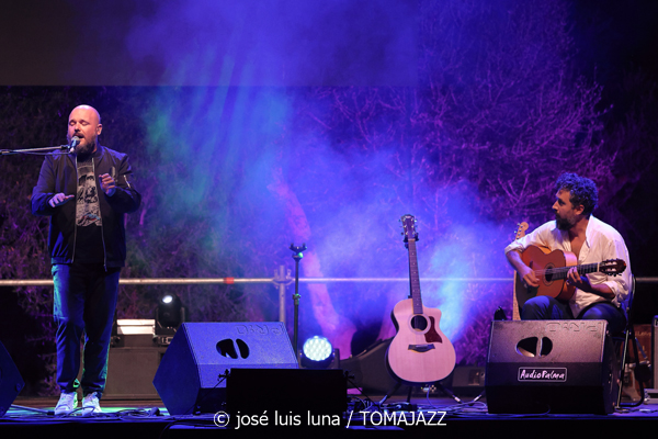 Niño de Elche (La LLuna en Vers. Santuari de Consolació, Sant Joan, Mallorca. 2025-08-09) Por José Luis Luna Rocafort [INSTANTZZ AKA Galería fotográfica AKA Fotoblog de jazz, impro… y algo más] - Tomajazz - Niño de Elche actuó en La LLuna en Vers en Santuari de Consolació, Sant Joan, Mallorca, el 9 de agosto de 2025. José Luis Luna Rocafort lo retrata en INSTANTZZ. Actuaron Niño de Elche, Xisco Rojo, Susana Hernández "DJ Ylia"