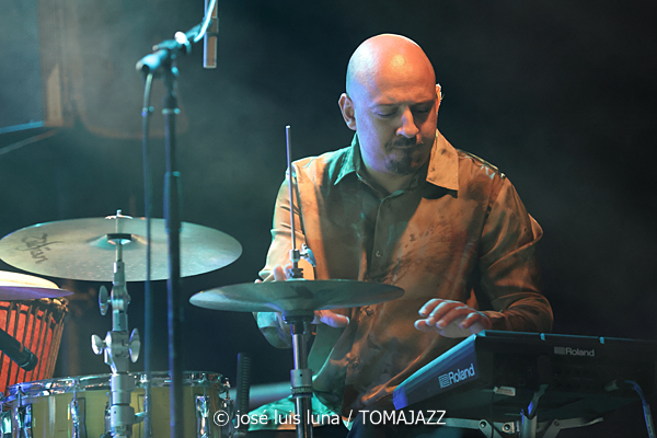 Soleá Morente (La LLuna en Vers. Santuari de Consolació, Sant Joan, Mallorca. 2025-08-09) Por José Luis Luna Rocafort [INSTANTZZ AKA Galería fotográfica AKA Fotoblog de jazz, impro… y algo más] - Tomajazz - Soleá Morente actuó en La LLuna en Vers en Santuari de Consolació, Sant Joan, Mallorca, el 9 de agosto de 2025. José Luis Luna Rocafort lo retrata en INSTANTZZ