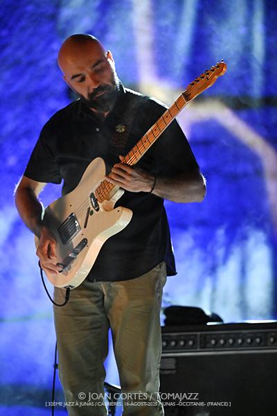 Tadić & Holzwarts / Eyot 4t / Nenad Vasilić Trio (32è Jazz à Junas 2025 - Rencontre avec La Serbie / Carrières, 16-17-julio-2025, Junas -France-) [II] - Tomajazz - Tadić & Holzwarts / Eyot 4t / Nenad Vasilić Trio actuaron en 32è Jazz à Junas 2025 - Rencontre avec La Serbie / Carrières, Junas -France-, el 16 y 17 de julio de 2025, Joan Cortès lo retrata en INSTANTZZ