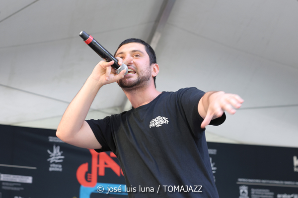 Zarata Selektion (48 Festival de Jazz de Vitoria. 2025-07-12) Por José Luis Luna Rocafort [INSTANTZZ AKA Galería fotográfica AKA Fotoblog de jazz, impro… y algo más] - Tomajazz - Zarata Selektion actuó en el 48 Festival de Jazz de Vitoria 2025-07-12) Por José Luis Luna Rocafort [INSTANTZZ