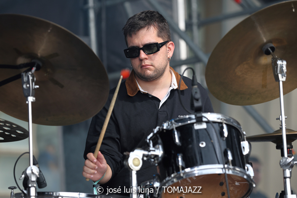 Eneko Diéguez Quartet (60 Festival de Jazz de San Sebastián 2025. 2025-07-25) Por José Luis Luna Rocafort [INSTANTZZ AKA Galería fotográfica AKA Fotoblog de jazz, impro… y algo más] - Tomajazz - Eneko Diéguez Quartet actuó en el 60 Festival de Jazz de San Sebastián 2025. José Luis Luna Rocafort lo retrata en INSTANTZZ. Actuaron Eneko Diéguez, Raúl Pérez, Nicolás Alvear, Eneko Arbea