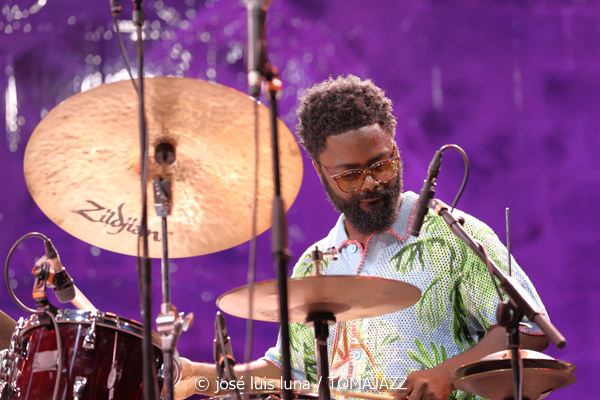 Dave Holland / Chris Potter: Kismet (60 Festival de Jazz de San Sebastián 2025. 2025-07-26) Por José Luis Luna Rocafort [INSTANTZZ AKA Galería fotográfica AKA Fotoblog de jazz, impro… y algo más] - Tomajazz - Dave Holland / Chris Potter actuaron con Kismet en el 60 Festival de Jazz de San Sebastián 2025. José Luis Luna Rocafort lo retrata en INSTANTZZ. Con Dave Holland, Chris Potter, Marcus Gilmore