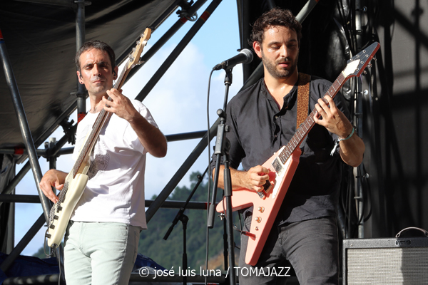 Thomas Camille (60 Festival de Jazz de San Sebastián 2025. 2025-07-24) Por José Luis Luna Rocafort [INSTANTZZ AKA Galería fotográfica AKA Fotoblog de jazz, impro… y algo más] - Tomajazz - Thomas Camille actuó en el 60 Festival de Jazz de San Sebastián 2025. José Luis Luna Rocafort lo retrata en INSTANTZZ. Thomas Camille, Tomás Lizardi, Álvaro Ginés, Jorge González