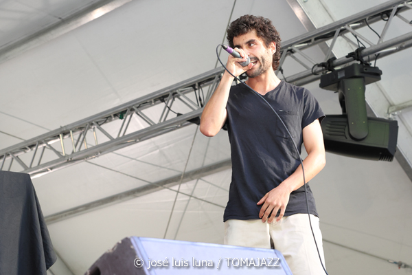 Zarata Selektion (48 Festival de Jazz de Vitoria. 2025-07-12) Por José Luis Luna Rocafort [INSTANTZZ AKA Galería fotográfica AKA Fotoblog de jazz, impro… y algo más] - Tomajazz - Zarata Selektion actuó en el 48 Festival de Jazz de Vitoria 2025-07-12) Por José Luis Luna Rocafort [INSTANTZZ