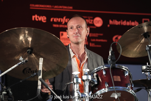 The Allnighters (48 Festival de Jazz de Vitoria. 2025-07-12) Por José Luis Luna Rocafort [INSTANTZZ AKA Galería fotográfica AKA Fotoblog de jazz, impro… y algo más] - Tomajazz - The Allnighters actuaron en el 48 Festival de Jazz de Vitoria 2025. José Luis Luna lo retrata en INSTANTZZ. Actuaron Iñigo Ortiz de Zárate, Iñaki "Igu" García, Ruper Díez, Daniel Merino, Alfonso Aranguren, Zigor Martínez, Imanol Suberviola