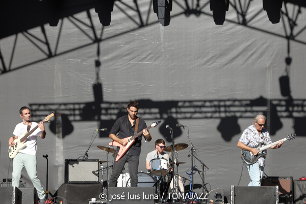 Thomas Camille (60 Festival de Jazz de San Sebastián 2025. 2025-07-24) Por José Luis Luna Rocafort [INSTANTZZ AKA Galería fotográfica AKA Fotoblog de jazz, impro… y algo más] - Tomajazz - Thomas Camille actuó en el 60 Festival de Jazz de San Sebastián 2025. José Luis Luna Rocafort lo retrata en INSTANTZZ. Thomas Camille, Tomás Lizardi, Álvaro Ginés, Jorge González