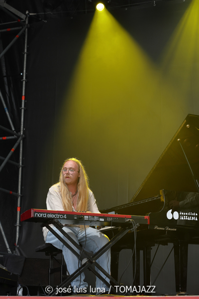 Eneko Diéguez Quartet (60 Festival de Jazz de San Sebastián 2025. 2025-07-25) Por José Luis Luna Rocafort [INSTANTZZ AKA Galería fotográfica AKA Fotoblog de jazz, impro… y algo más] - Tomajazz - Eneko Diéguez Quartet actuó en el 60 Festival de Jazz de San Sebastián 2025. José Luis Luna Rocafort lo retrata en INSTANTZZ. Actuaron Eneko Diéguez, Raúl Pérez, Nicolás Alvear, Eneko Arbea