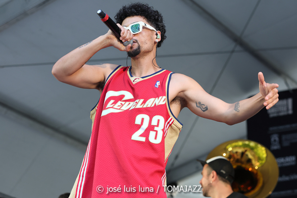 Hip Horns Brass Collective (48 Festival de Jazz de Vitoria. 2025-07-12) Por José Luis Luna Rocafort [INSTANTZZ AKA Galería fotográfica AKA Fotoblog de jazz, impro… y algo más] - Tomajazz - Hip Horns Brass Collective actuó en el 48 Festival de Jazz de Vitoria 2025. José Luis Luna Rocafort lo retrata en INSTANTZZ. Actuaron Mabreezee, Aina Pla, Gregori Hollis, Alvar Monfort, Nil Vilà, Albert Costa, Alba Pujals, David Parras, Arnau Alonso, Zarata Selektion