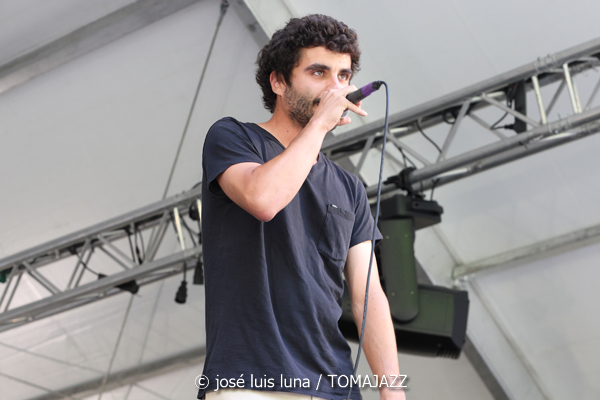 Zarata Selektion (48 Festival de Jazz de Vitoria. 2025-07-12) Por José Luis Luna Rocafort [INSTANTZZ AKA Galería fotográfica AKA Fotoblog de jazz, impro… y algo más] - Tomajazz - Zarata Selektion actuó en el 48 Festival de Jazz de Vitoria 2025-07-12) Por José Luis Luna Rocafort [INSTANTZZ