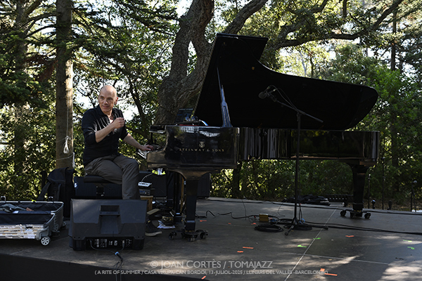Tord Gustavsen -solo- (A Rite of Summer, LAC/ Casa Virupa, Can Bordoi, 13-julio-2025, Llinars del Vallès -Barcelona-) [II] Por Joan Cortès [INSTANTZZ AKA Galería fotográfica AKA Fotoblog de jazz, impro… y algo más] - Tomajazz - Tord Gustavsen en solitario actuó en A Rite of Summer 2025 en LAC, en Llinars del Vallès -Barcelona- el 13 de julio de 2025, ) [II] Por Joan Cortès [INSTANTZZ