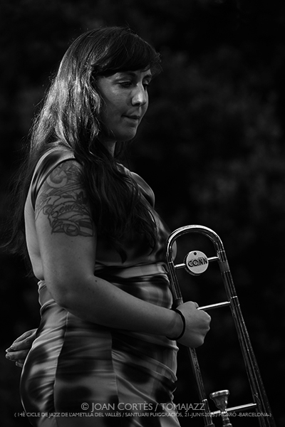 Verano Femenino 2025 Por Joan Cortès [INSTANTZZ AKA Galería fotográfica AKA Fotoblog de jazz, impro… y algo más] - Tomajazz - En Tomajazz los repasos por estaciones de las actuaciones femeninas de Joan Cortès son un clásico. Es el caso de Verano Femenino 2025, con imágenes