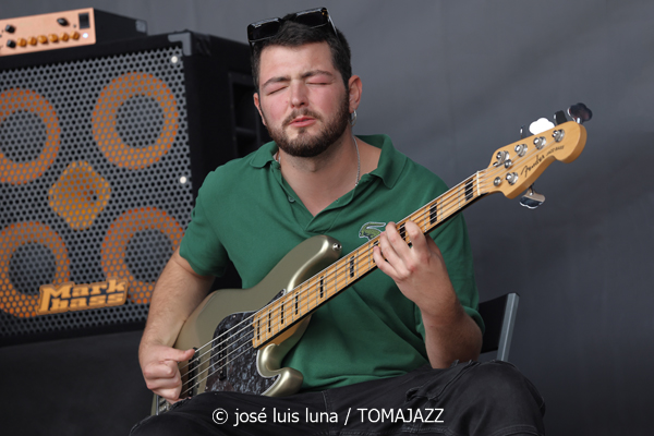 Eneko Diéguez Quartet (60 Festival de Jazz de San Sebastián 2025. 2025-07-25) Por José Luis Luna Rocafort [INSTANTZZ AKA Galería fotográfica AKA Fotoblog de jazz, impro… y algo más] - Tomajazz - Eneko Diéguez Quartet actuó en el 60 Festival de Jazz de San Sebastián 2025. José Luis Luna Rocafort lo retrata en INSTANTZZ. Actuaron Eneko Diéguez, Raúl Pérez, Nicolás Alvear, Eneko Arbea