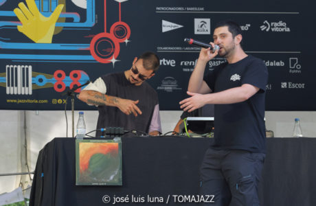 Zarata Selektion (48 Festival de Jazz de Vitoria. 2025-07-12) Por José Luis Luna Rocafort [INSTANTZZ AKA Galería fotográfica AKA Fotoblog de jazz, impro… y algo más] - Tomajazz - Zarata Selektion actuó en el 48 Festival de Jazz de Vitoria 2025-07-12) Por José Luis Luna Rocafort [INSTANTZZ