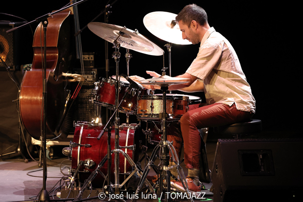Cuarteto Federal (XI JazzEñe 2025. Teatro Victoria Eugenia, Donosti – San Sebastián. 2025-07-25) Por José Luis Luna Rocafort [INSTANTZZ AKA Galería fotográfica AKA Fotoblog de jazz, impro… y algo más] - Tomajazz - Cuarteto Federal actuó en el XI JazzEñe 2025. José Luis Luna Rocafort lo retrata en INSTANTZZ. Actuaron Kike Perdomo: saxos tenor y soprano Javier Galiana: piano Xacobe Martínez: contrabajo Guillem Arnedo