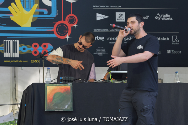 Zarata Selektion (48 Festival de Jazz de Vitoria. 2025-07-12) Por José Luis Luna Rocafort [INSTANTZZ AKA Galería fotográfica AKA Fotoblog de jazz, impro… y algo más] - Tomajazz - Zarata Selektion actuó en el 48 Festival de Jazz de Vitoria 2025-07-12) Por José Luis Luna Rocafort [INSTANTZZ