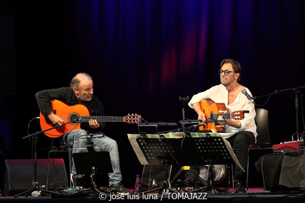 Al Di Meola (48 Festival de Jazz de Vitoria. 2025-07-18) Por José Luis Luna Rocafort [INSTANTZZ AKA Galería fotográfica AKA Fotoblog de jazz, impro… y algo más] - Tomajazz - Al Di Meola actuó en el 48 Festival de Jazz de Vitoria 2025. José Luis Luna Rocafort lo retrata en INSTANTZZ. Actuaron Al Di Meola, Peo Alfonsi, Sergio Martínes
