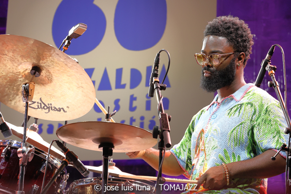 Dave Holland / Chris Potter: Kismet (60 Festival de Jazz de San Sebastián 2025. 2025-07-26) Por José Luis Luna Rocafort [INSTANTZZ AKA Galería fotográfica AKA Fotoblog de jazz, impro… y algo más] - Tomajazz - Dave Holland / Chris Potter actuaron con Kismet en el 60 Festival de Jazz de San Sebastián 2025. José Luis Luna Rocafort lo retrata en INSTANTZZ. Con Dave Holland, Chris Potter, Marcus Gilmore