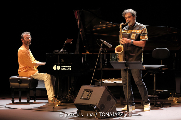 Cuarteto Federal (XI JazzEñe 2025. Teatro Victoria Eugenia, Donosti – San Sebastián. 2025-07-25) Por José Luis Luna Rocafort [INSTANTZZ AKA Galería fotográfica AKA Fotoblog de jazz, impro… y algo más] - Tomajazz - Cuarteto Federal actuó en el XI JazzEñe 2025. José Luis Luna Rocafort lo retrata en INSTANTZZ. Actuaron Kike Perdomo: saxos tenor y soprano Javier Galiana: piano Xacobe Martínez: contrabajo Guillem Arnedo