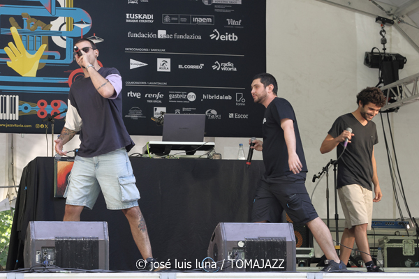 Zarata Selektion (48 Festival de Jazz de Vitoria. 2025-07-12) Por José Luis Luna Rocafort [INSTANTZZ AKA Galería fotográfica AKA Fotoblog de jazz, impro… y algo más] - Tomajazz - Zarata Selektion actuó en el 48 Festival de Jazz de Vitoria 2025-07-12) Por José Luis Luna Rocafort [INSTANTZZ