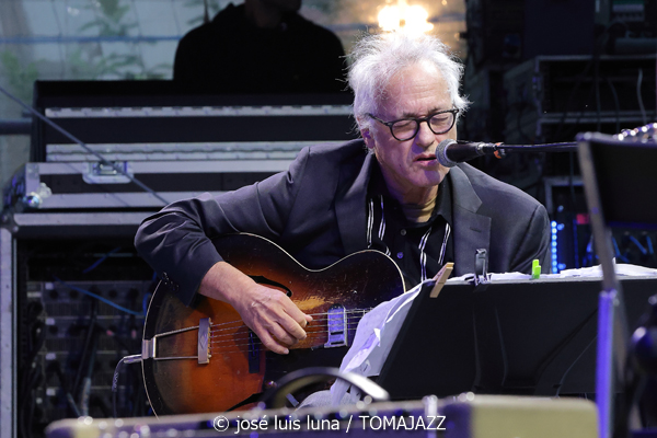 Marc Ribot Hurry Red Telephone (60 Festival de Jazz de San Sebastián 2025. 2025-07-25) Por José Luis Luna Rocafort [INSTANTZZ AKA Galería fotográfica AKA Fotoblog de jazz, impro… y algo más] - Tomajazz - Marc Ribot Hurry Red Telephone actuó en el 60 Festival de Jazz de San Sebastián 2025. José Luis Luna Rocafort lo retrata en INSTANTZZ. Actuaron Marc Ribot, Ava Mendoza, Sebastian Steinberg, Chad Taylor