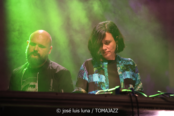 Niño de Elche (La LLuna en Vers. Santuari de Consolació, Sant Joan, Mallorca. 2025-08-09) Por José Luis Luna Rocafort [INSTANTZZ AKA Galería fotográfica AKA Fotoblog de jazz, impro… y algo más] - Tomajazz - Niño de Elche actuó en La LLuna en Vers en Santuari de Consolació, Sant Joan, Mallorca, el 9 de agosto de 2025. José Luis Luna Rocafort lo retrata en INSTANTZZ. Actuaron Niño de Elche, Xisco Rojo, Susana Hernández "DJ Ylia"