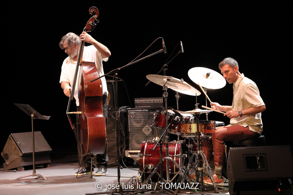 Cuarteto Federal (XI JazzEñe 2025. Teatro Victoria Eugenia, Donosti – San Sebastián. 2025-07-25) Por José Luis Luna Rocafort [INSTANTZZ AKA Galería fotográfica AKA Fotoblog de jazz, impro… y algo más] - Tomajazz - Cuarteto Federal actuó en el XI JazzEñe 2025. José Luis Luna Rocafort lo retrata en INSTANTZZ. Actuaron Kike Perdomo: saxos tenor y soprano Javier Galiana: piano Xacobe Martínez: contrabajo Guillem Arnedo