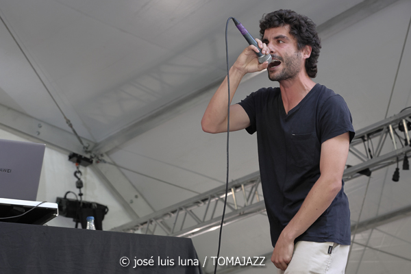 Zarata Selektion (48 Festival de Jazz de Vitoria. 2025-07-12) Por José Luis Luna Rocafort [INSTANTZZ AKA Galería fotográfica AKA Fotoblog de jazz, impro… y algo más] - Tomajazz - Zarata Selektion actuó en el 48 Festival de Jazz de Vitoria 2025-07-12) Por José Luis Luna Rocafort [INSTANTZZ