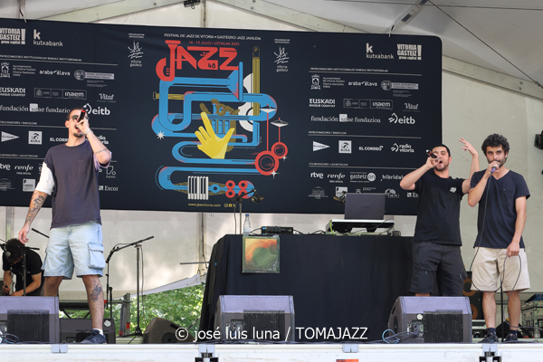 Zarata Selektion (48 Festival de Jazz de Vitoria. 2025-07-12) Por José Luis Luna Rocafort [INSTANTZZ AKA Galería fotográfica AKA Fotoblog de jazz, impro… y algo más] - Tomajazz - Zarata Selektion actuó en el 48 Festival de Jazz de Vitoria 2025-07-12) Por José Luis Luna Rocafort [INSTANTZZ