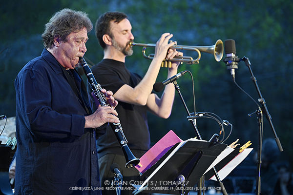 Louis Sclavis 5t «India» (32è Jazz à Junas - Rencontre avec La Serbie / Carrières, 17-julio-2025, Junas -France-) [y V] Por Joan Cortès [INSTANTZZ AKA Galería fotográfica AKA Fotoblog de jazz, impro… y algo más] - Tomajazz - Louis Sclavis 5t «India» actuó en el 32è Jazz à Junas 2025, Joan Cortès lo retrata en INSTANTZZ. Actuaron Louis Sclavis, Olivier Laisney, Benjamin Moussay, Sarah Murcia, Christophe Lavergne 