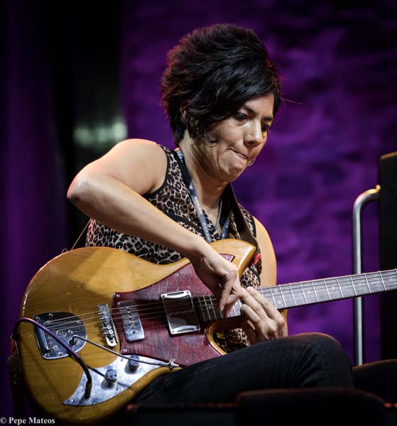 Marc Ribot Hurry Red Telephone - Dee Dee Bridgewater Quartet: We Exist! (60 Festival de Jazz de San Sebastián 2025. 2025-07-25) Por Antonio Torres (texto y fotos), y Pepe Mateos (fotos) [Concierto de jazz] - Tomajazz - Marc Ribot Hurry Red Telephone - Dee Dee Bridgewater Quartet: We Exist! actuaron en el 60 Festival de Jazz de San Sebastián 2025. Antonio Torres y Pepe Mateos repasan la cita doble. Actuaron Marc Ribot, Ava Mendoza, Sebastian Steinberg, Chad Taylor, Dee Dee Bridgewater, Carmen Staaf, Rosa Brunello, Evita Polidoro 