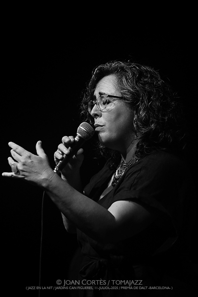 Verano Femenino 2025 Por Joan Cortès [INSTANTZZ AKA Galería fotográfica AKA Fotoblog de jazz, impro… y algo más] - Tomajazz - En Tomajazz los repasos por estaciones de las actuaciones femeninas de Joan Cortès son un clásico. Es el caso de Verano Femenino 2025, con imágenes