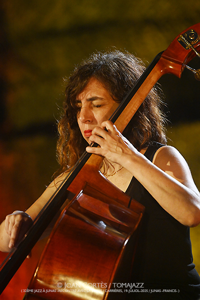 Louis Sclavis 5t «India» (32è Jazz à Junas - Rencontre avec La Serbie / Carrières, 17-julio-2025, Junas -France-) [y V] Por Joan Cortès [INSTANTZZ AKA Galería fotográfica AKA Fotoblog de jazz, impro… y algo más] - Tomajazz - Louis Sclavis 5t «India» actuó en el 32è Jazz à Junas 2025, Joan Cortès lo retrata en INSTANTZZ. Actuaron Louis Sclavis, Olivier Laisney, Benjamin Moussay, Sarah Murcia, Christophe Lavergne 