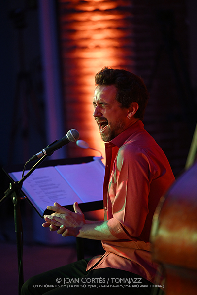 Manel Fortià Libérica Trio (Posidònia Fest’25 / La Presó.M/A/C, 27-agosto-2025, Mataró) Por Joan Cortès [INSTANTZZ AKA Galería fotográfica AKA Fotoblog de jazz, impro… y algo más] - Tomajazz - Manel Fortià Libérica Trio actuó en Posidònia Fest’25 en Mataró el 27 de agosto de 2025. Joan Cortès lo retrata en INSTANTZZ. Actuaron Manel Fortià, Père Martínez, Frederico Vannini 