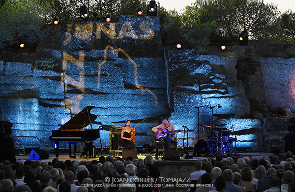 Tadić & Holzwarts / Eyot 4t / Nenad Vasilić Trio (32è Jazz à Junas 2025 - Rencontre avec La Serbie / Carrières, 16-17-julio-2025, Junas -France-) [II] - Tomajazz - Tadić & Holzwarts / Eyot 4t / Nenad Vasilić Trio actuaron en 32è Jazz à Junas 2025 - Rencontre avec La Serbie / Carrières, Junas -France-, el 16 y 17 de julio de 2025, Joan Cortès lo retrata en INSTANTZZ
