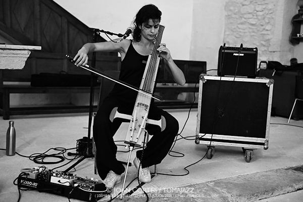 Verano Femenino 2025 Por Joan Cortès [INSTANTZZ AKA Galería fotográfica AKA Fotoblog de jazz, impro… y algo más] - Tomajazz - En Tomajazz los repasos por estaciones de las actuaciones femeninas de Joan Cortès son un clásico. Es el caso de Verano Femenino 2025, con imágenes de trece artistas disfrutadas en sus directos.