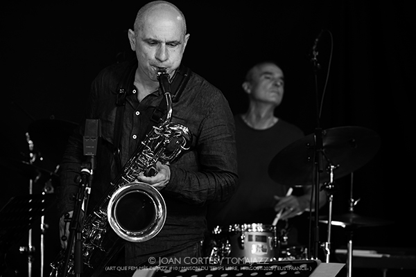 Géraldine Laurent 4t «Looking for Mingus» (Art Que Fem-Més de Jazz #10/ Maison du Temps Libre, 14-agosto-2025, Eus -France-) Por Joan Cortès [INSTANTZZ AKA Galería fotográfica AKA Fotoblog de jazz, impro… y algo más] - Tomajazz - Géraldine Laurent “Looking for Mingus” actuó en Més de Jazz #10 en Maison du Temps Libre, Eus -France-, el 14 de agosto de 2025. Joan Cortès fotografía el concierto en INSTANTZZ. Actuaron Géraldine Laurent, Jean-Charles Richard, Manu Codjia, Christophe Marguet