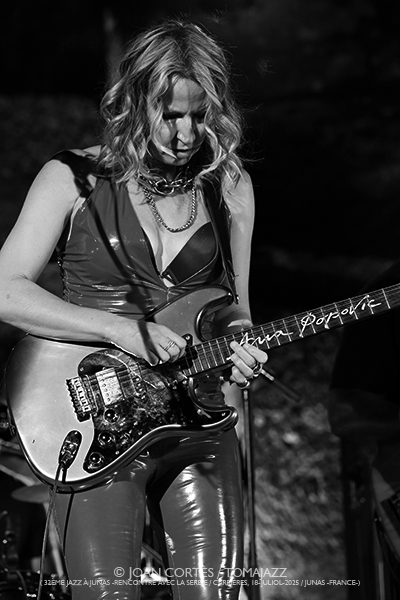 Verano Femenino 2025 Por Joan Cortès [INSTANTZZ AKA Galería fotográfica AKA Fotoblog de jazz, impro… y algo más] - Tomajazz - En Tomajazz los repasos por estaciones de las actuaciones femeninas de Joan Cortès son un clásico. Es el caso de Verano Femenino 2025, con imágenes de trece artistas disfrutadas en sus directos.