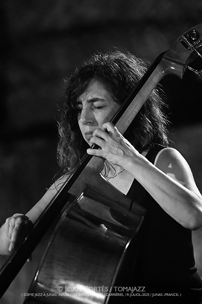 Verano Femenino 2025 Por Joan Cortès [INSTANTZZ AKA Galería fotográfica AKA Fotoblog de jazz, impro… y algo más] - Tomajazz - En Tomajazz los repasos por estaciones de las actuaciones femeninas de Joan Cortès son un clásico. Es el caso de Verano Femenino 2025, con imágenes de trece artistas disfrutadas en sus directos.