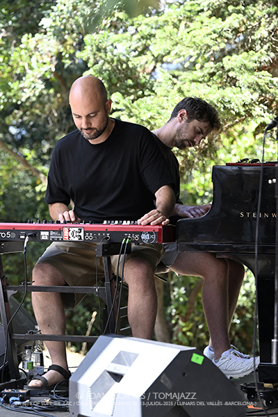 Michael Mayo 4t (A Rite of Summer, LAC/ Casa Virupa, Can Bordoi, 13-julio-2025, Llinars del Vallès -Barcelona-) [y III] Por Joan Cortès [INSTANTZZ AKA Galería fotográfica AKA Fotoblog de jazz, impro… y algo más] - Tomajazz - Michael Mayo 4t actuó en A Rite of Summer, en LAC en Llinars del Vallès -Barcelona- el 13 de julio de 2025. Joan Cortès lo retrata en INSTANTZZ. Actuaron Michael Mayo, Andrew Freedman, Robin Baytas, Kyle Miles, Shai Maestro 
